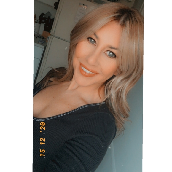 Meet your Posher, Ashly - Picture 2 of 4